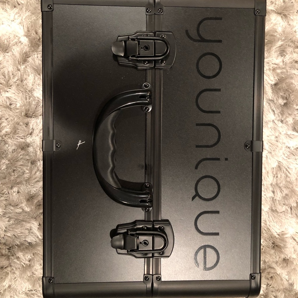 Younique Trunk